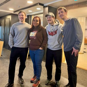 I januari startade två nya integrationsutbildningar vid YA, en svenskspråkig och finskspråkig grupp. På bilderna ser du glimtar från studierna och vardagen i våra integrationsgrupper - fyllda av lärande, nya erfarenheter och gemenskap. Som en extra bonus under utbildningen hade vi också turen att träffa på KAJ. 🤩

#YAintegration #yaösterbotten #humorgruppenkaj