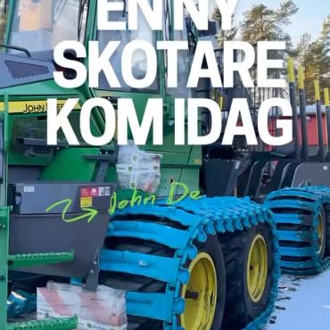 En ny skotare frän John Deere fabriken i Joensuu anlände idag! 🤩

 #ya_osterbotten #ya_lantbruk #ya_skog