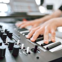 YE i musikproduktion