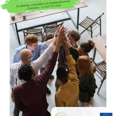 YA:s projekt med det långa men innehållsrika namnet Ett välmående, socialt hållbart och interkulturellt arbetsliv i Österbotten pågick under tiden 1.1.2023-30.4.2026 och har nu avslutats. Finansiärerna var Europeiska socialfonden och Svenska Kulturfonden.

”Projektet har visat att mångfald inte bara handlar om olika språk och kulturer, det handlar om fler perspektiv, fler idéer och fler möjligheter. Genom utbildningar, workshops, nätverksträffar och många givande möten har vi hjälpt studerande, personal, arbetsgivare och arbetssökande att navigera i en allt mer internationell vardag.

Resultatet? Starkare nätverk, ökad förståelse och fler arbetsplatser som ser mångfald som en tillgång istället för en utmaning. Kort sagt har projektet bidragit till att göra Österbotten lite öppnare, lite klokare och betydligt bättre rustat för framtidens arbetsliv.”

💚💚💚

#utvecklingsarbete #interkulturelltarbetsliv